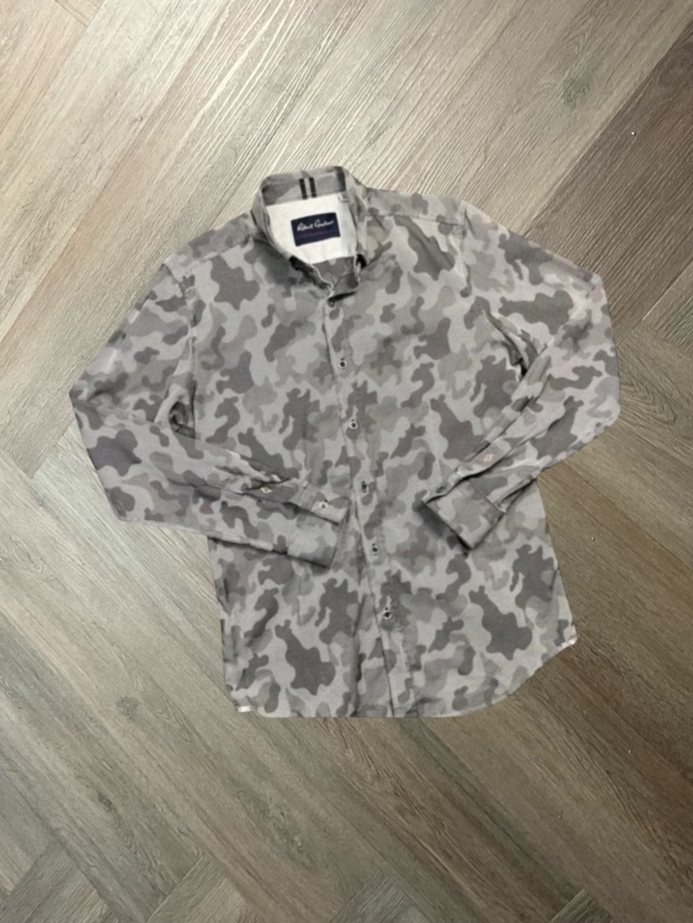Robert Graham Camo Tailored Fit Button Down Shirt Mens Medium Gray Moto Military